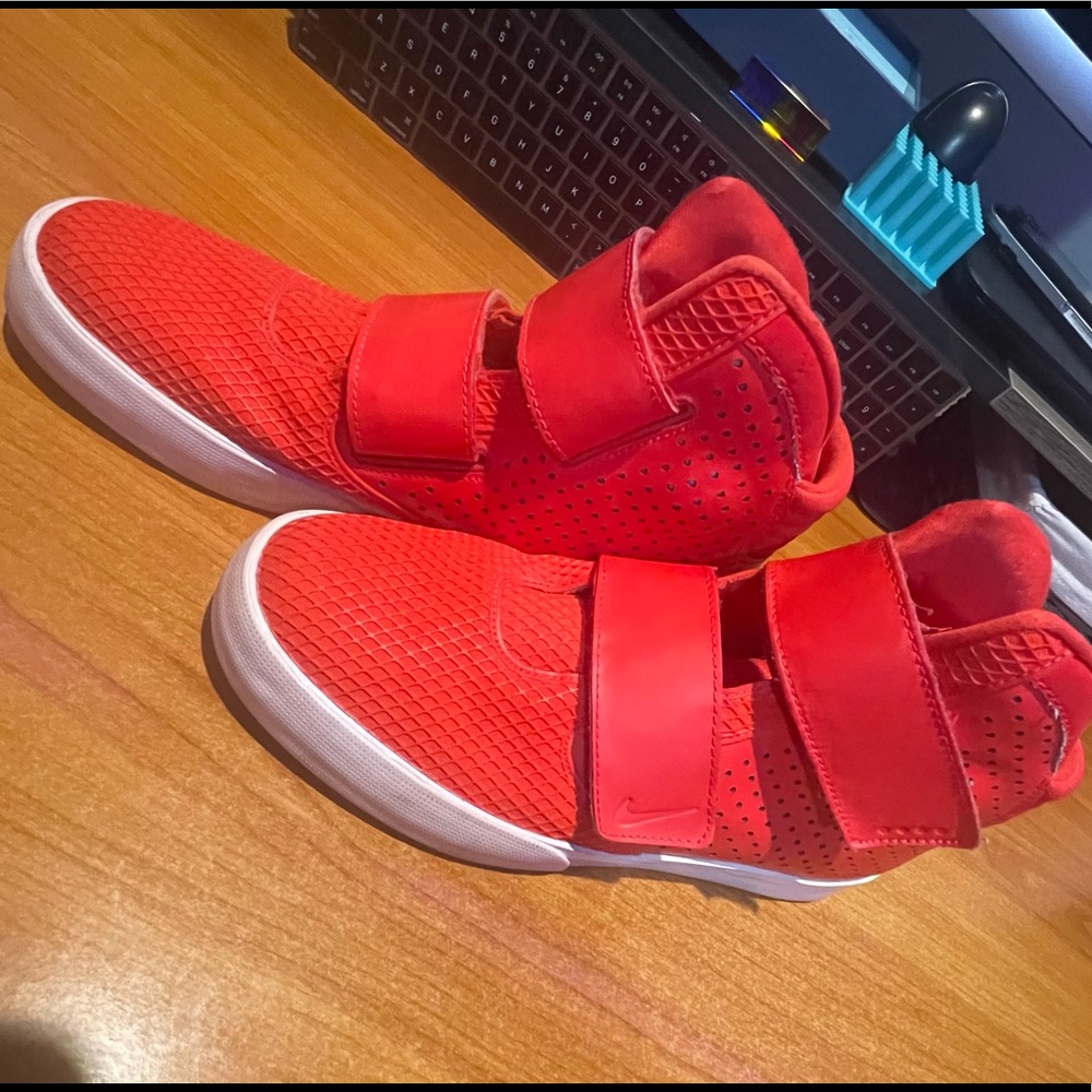 Women’s Nike Flystepper 2K3 Red mid shoes 💥
